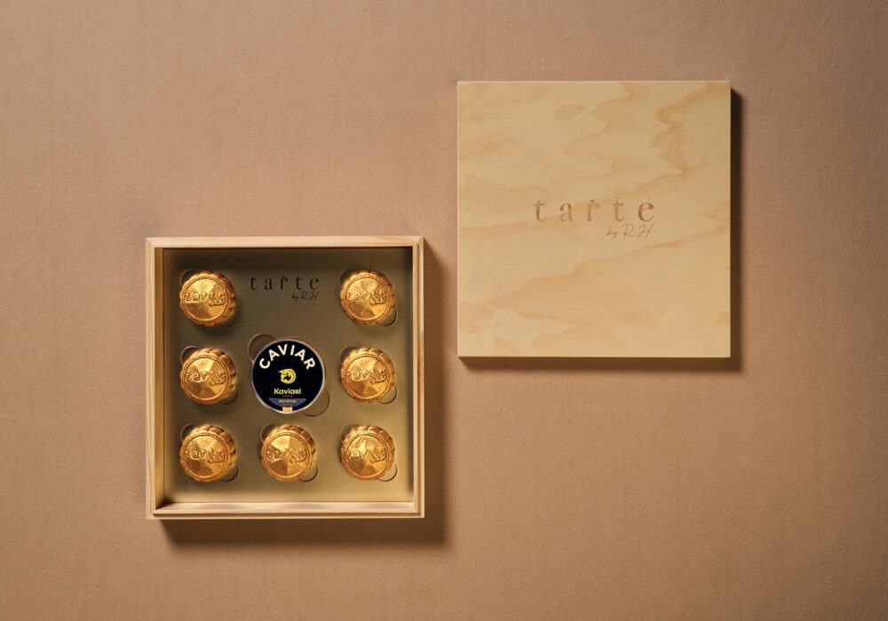 mooncakes & caviar tin gift set (pre-order)